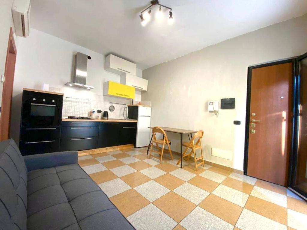 Appartamento Conte Rosso House, Con Doppia Terrazza In Coorte Tranquilla A Due Passi Da Stazione E Metropolitana Lambrate Milano Esterno foto